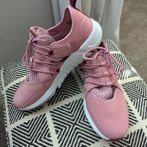 Pink Fabletics Brookshire Performance Sneakers size 8.5